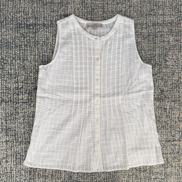 Sleeveless White Button-Up Women's Top - Picture 7 of 9